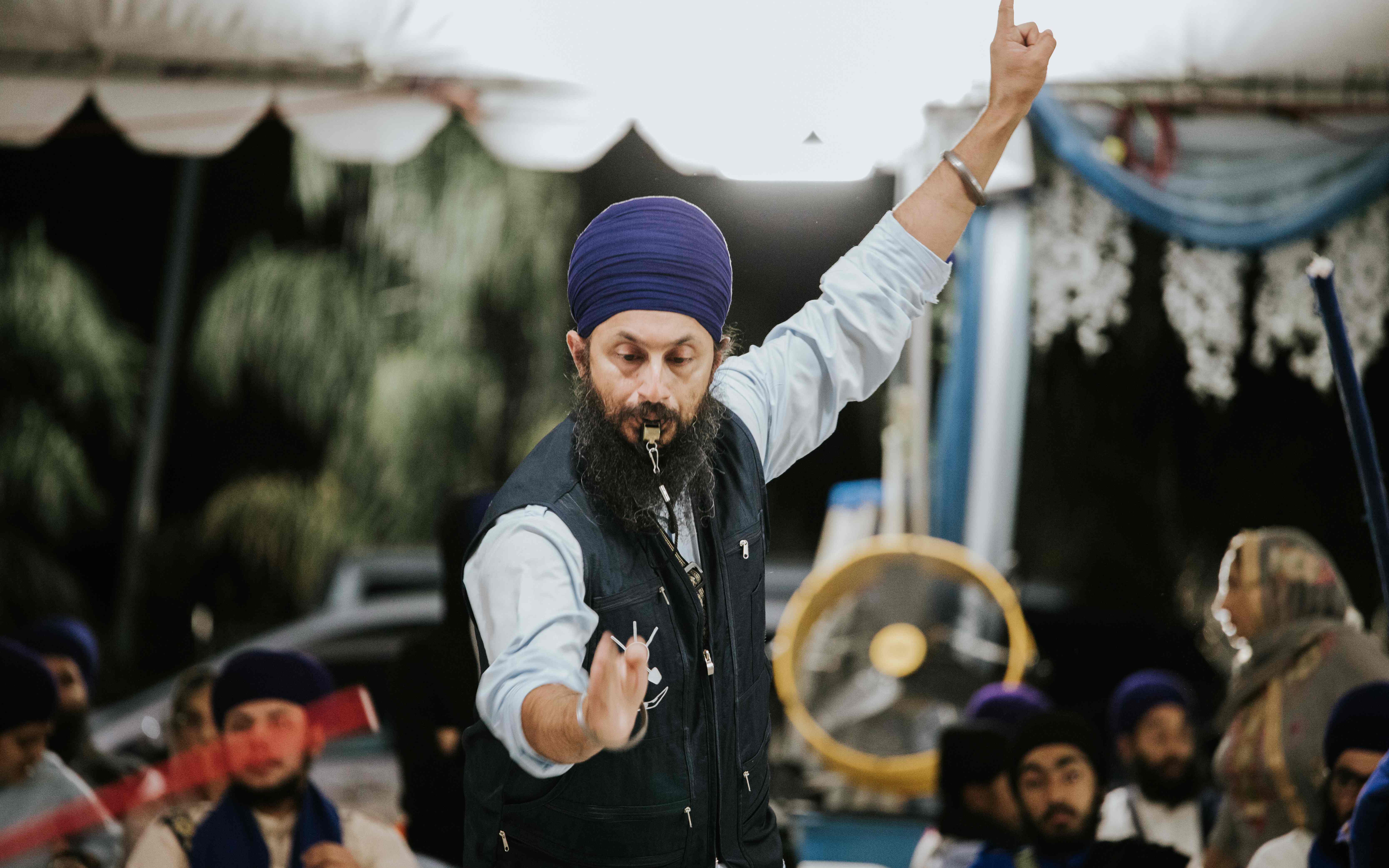 Judge Signaling During Competition